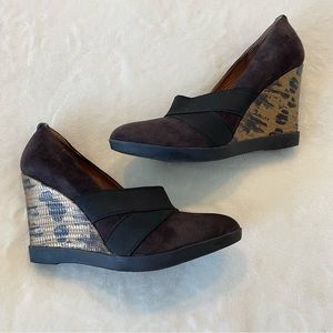 Donald Pliner Carla Brown Suede Wedge Size 9.5 Heel EUC